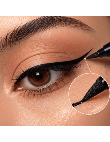 Carbon Black Eyeliner - Delineador Líquido Mate de Alta Precisión